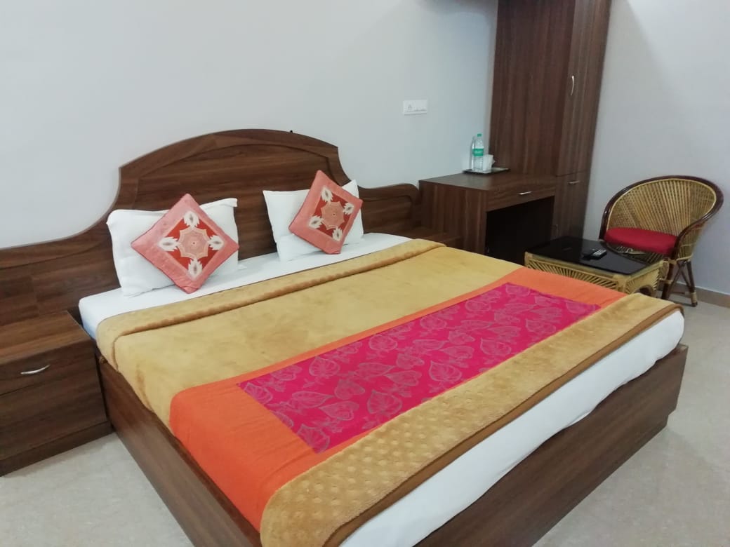 Aaron cottage Road Cottage Luxury Bed Room