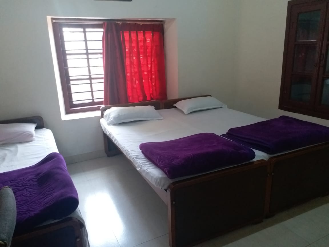 30 bed dormitory bedroom