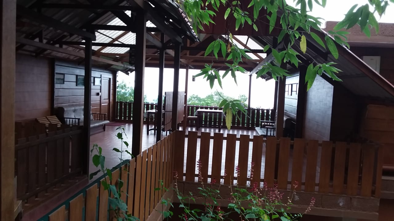 Munnar Luxury Ollivebrook Bungalow