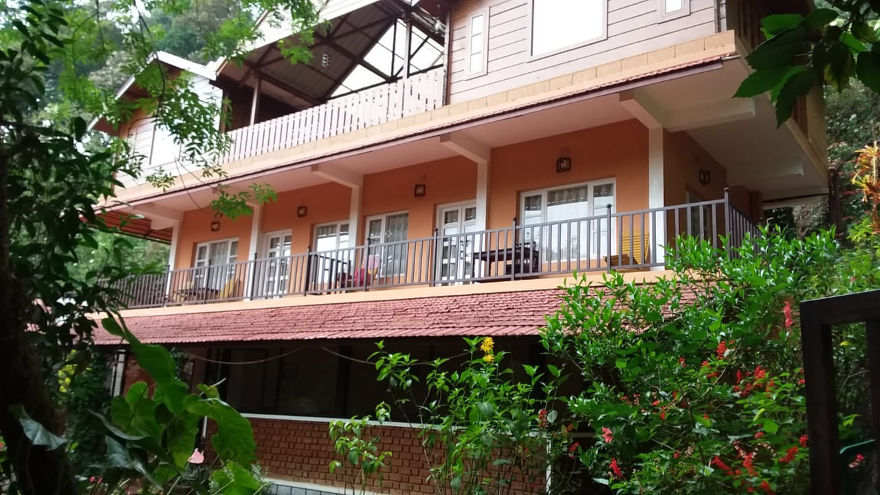 Munnar Luxury Ollivebrook outside